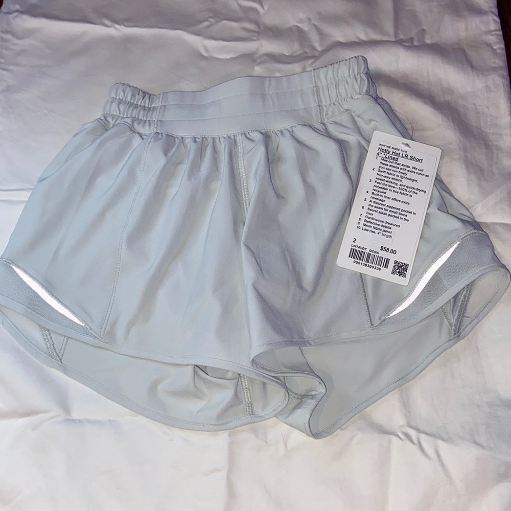 Lululemon Hotty Hot Tall 4” Shorts